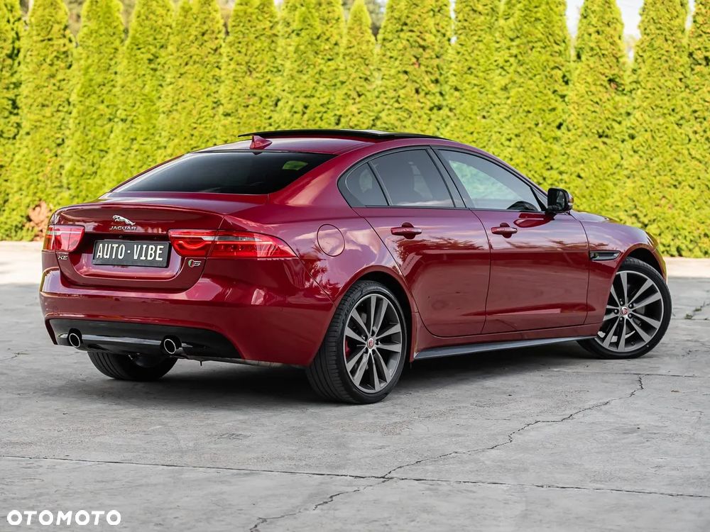 Jaguar XE - 13