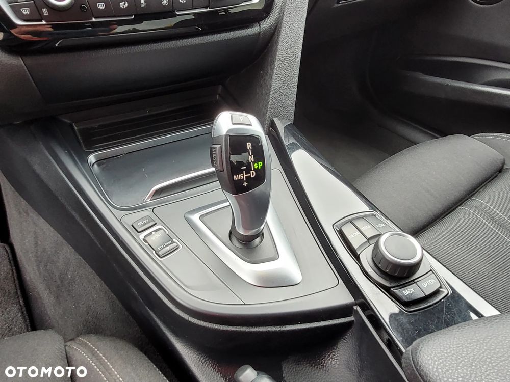 BMW Seria 3 318i GPF Sport Line Shadow - 15
