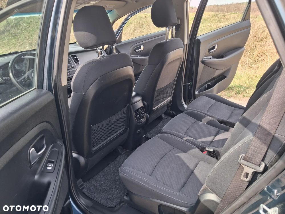 Kia Carens 1.7 CRDi 115 Dream-Team Edition - 9