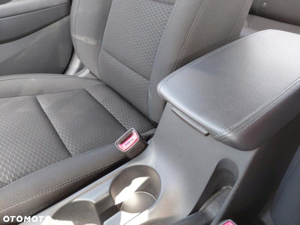 Hyundai Elantra - 24