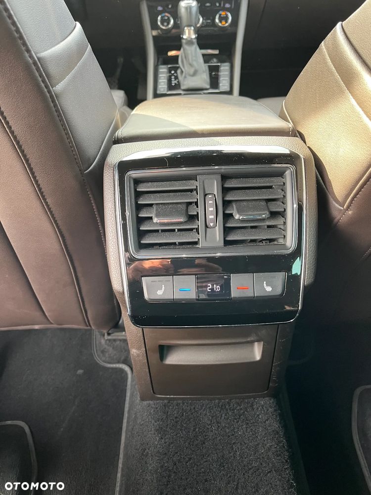 Skoda Superb 2.0 TDI SCR 4x4 L&K DSG - 17