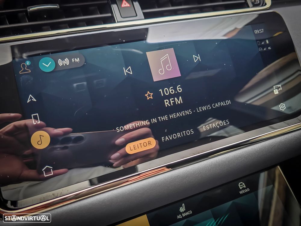 Land Rover Range Rover Evoque P300e R-Dynamic HSE - 22