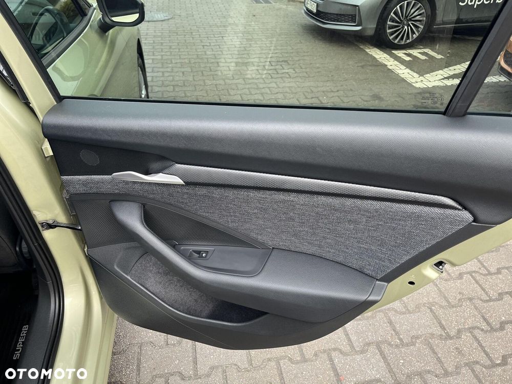 Skoda Superb 2.0 TDI SCR Essence DSG - 12