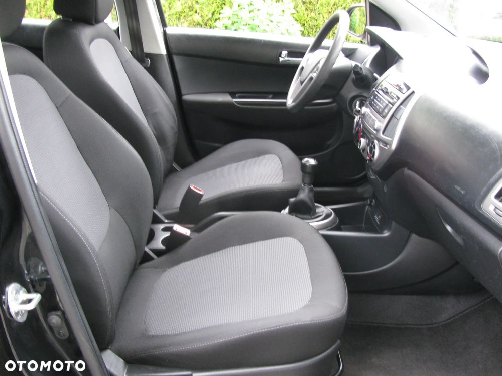 Hyundai i20 1.2 Fifa World Cup Edition - 18