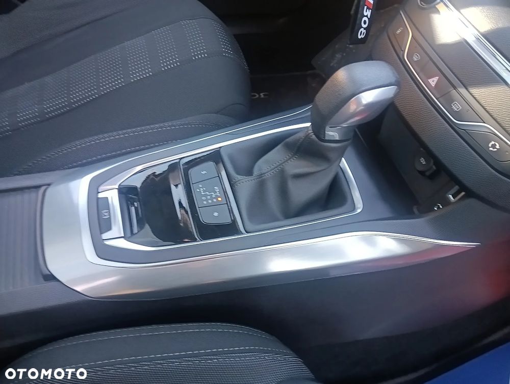 Peugeot 308 SW BlueHDi 120 EAT6 Stop & Start Allure - 21