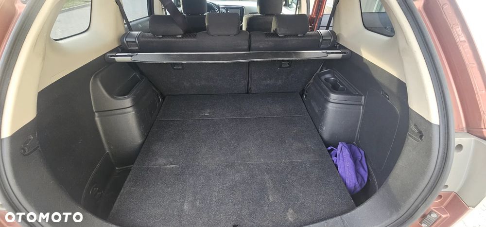 Mitsubishi Outlander 2.2 DID Intense + - 18