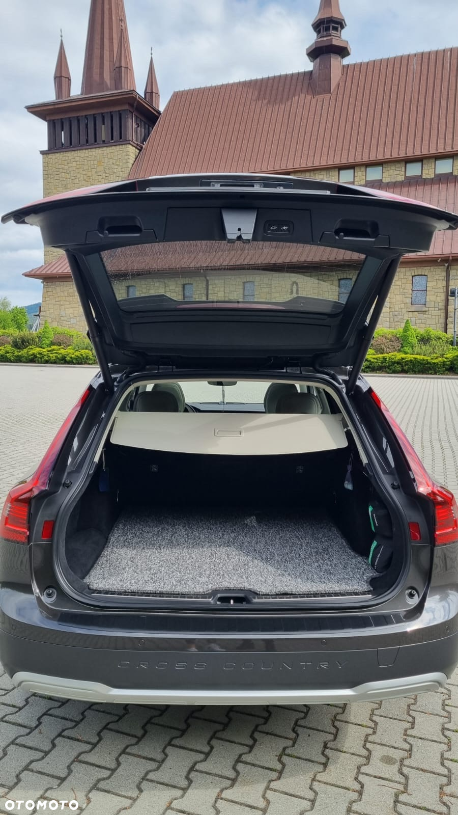 Volvo V90 Cross Country - 24