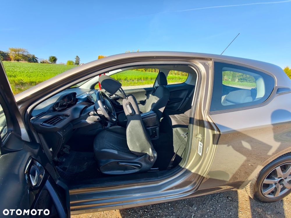 Peugeot 208 - 13