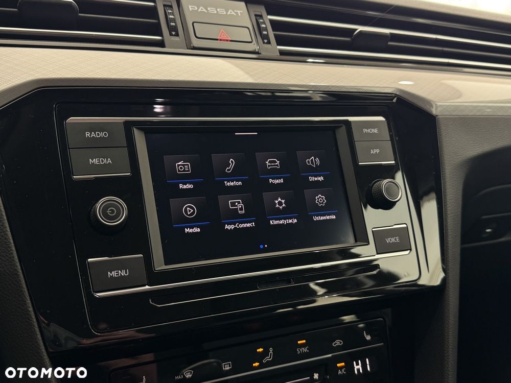 Volkswagen Passat - 29