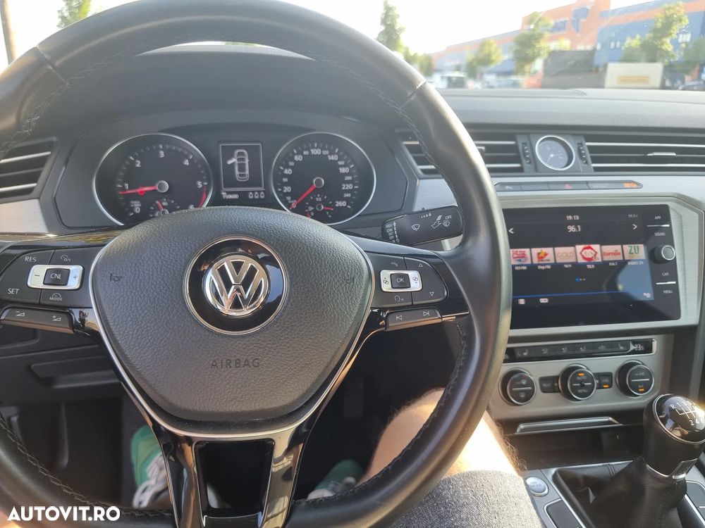 Volkswagen Passat 2.0 TDI Trendline - 29