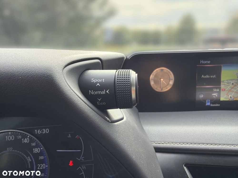 Lexus UX - 27
