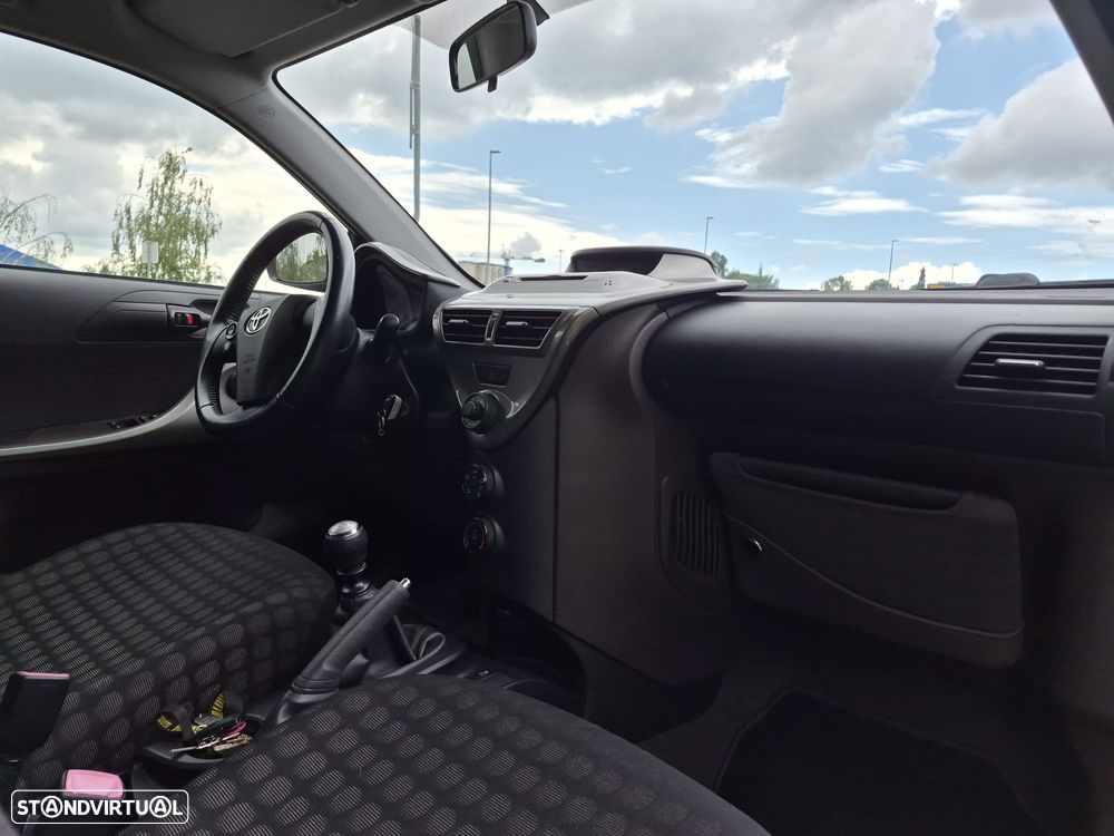 Toyota iQ 1.0 VVT-i Essential+AC - 11