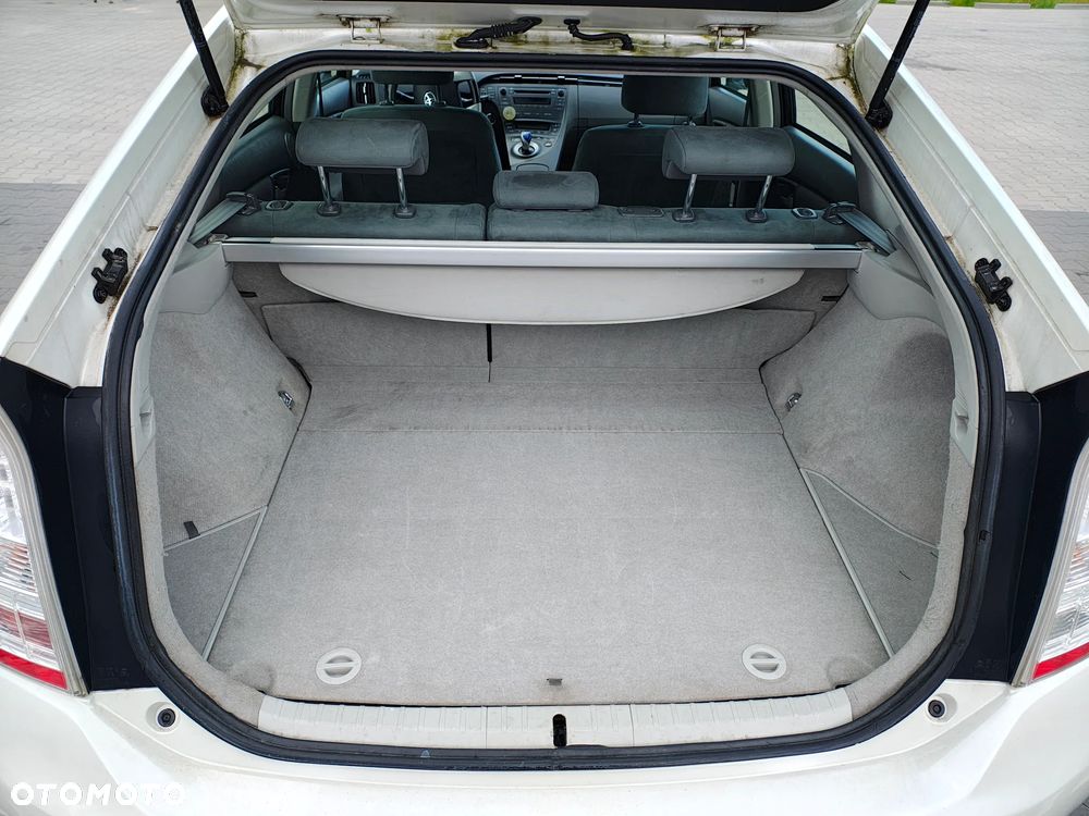 Toyota Prius 1.8 HSD Luna - 17