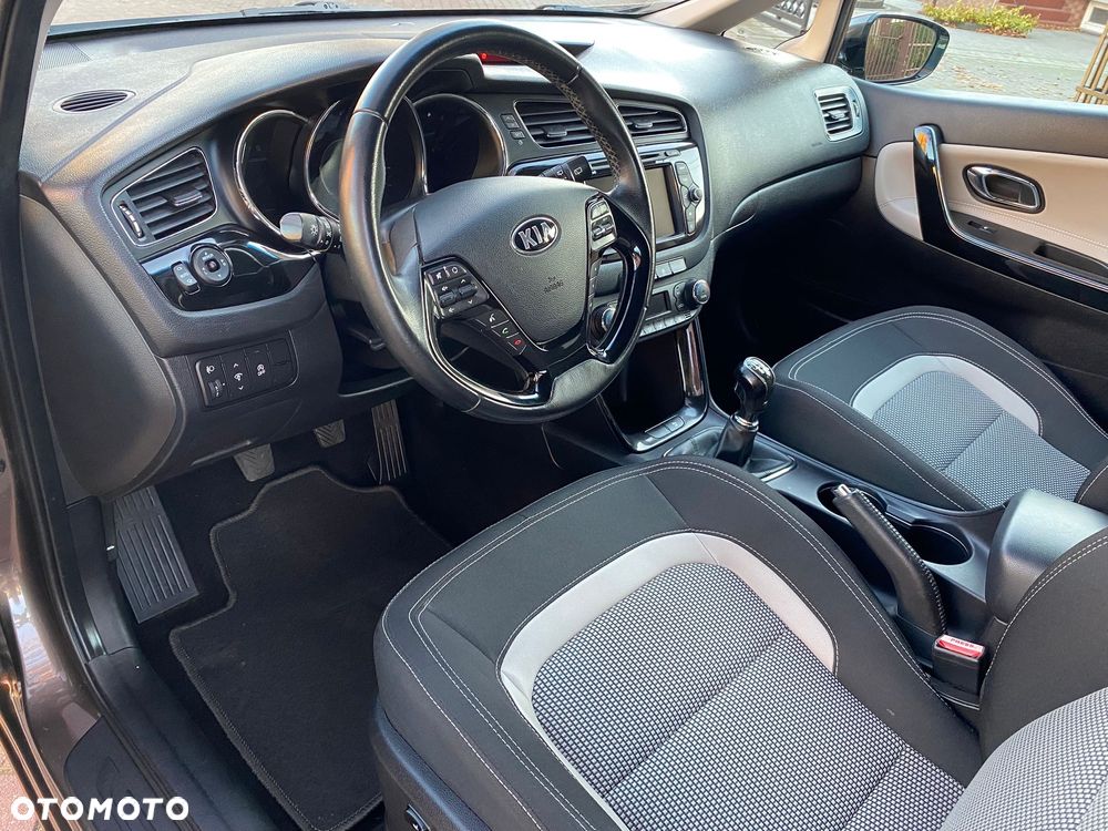 Kia Ceed 1.6 GDI Dream Team Edition - 6