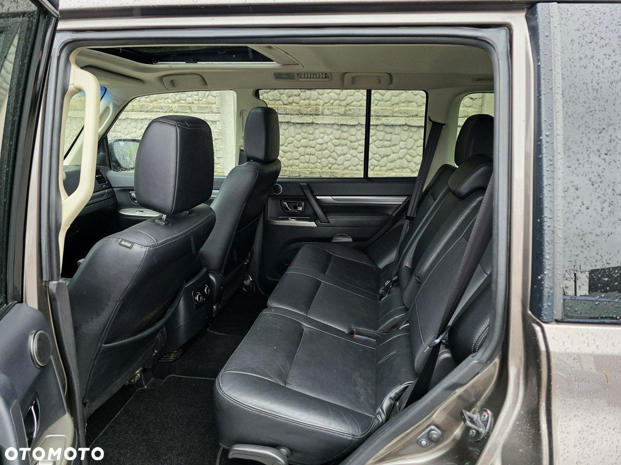 Mitsubishi Pajero - 28