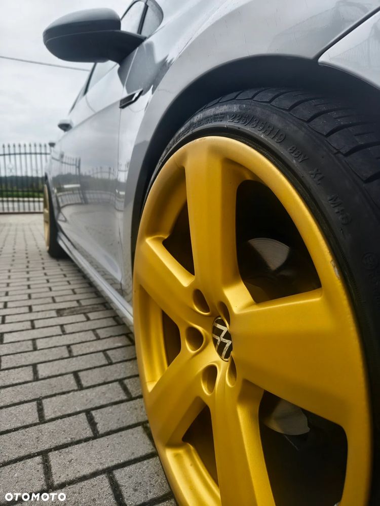 Volkswagen Golf - 8