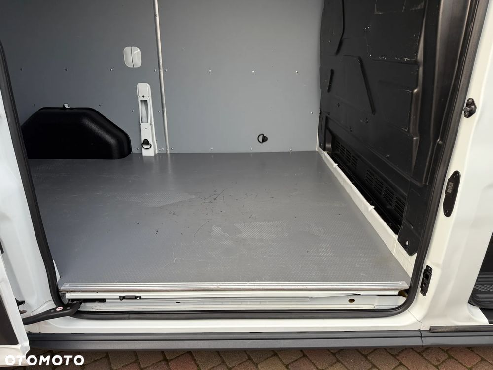 Ford Transit 2,2 L2H3 - 18