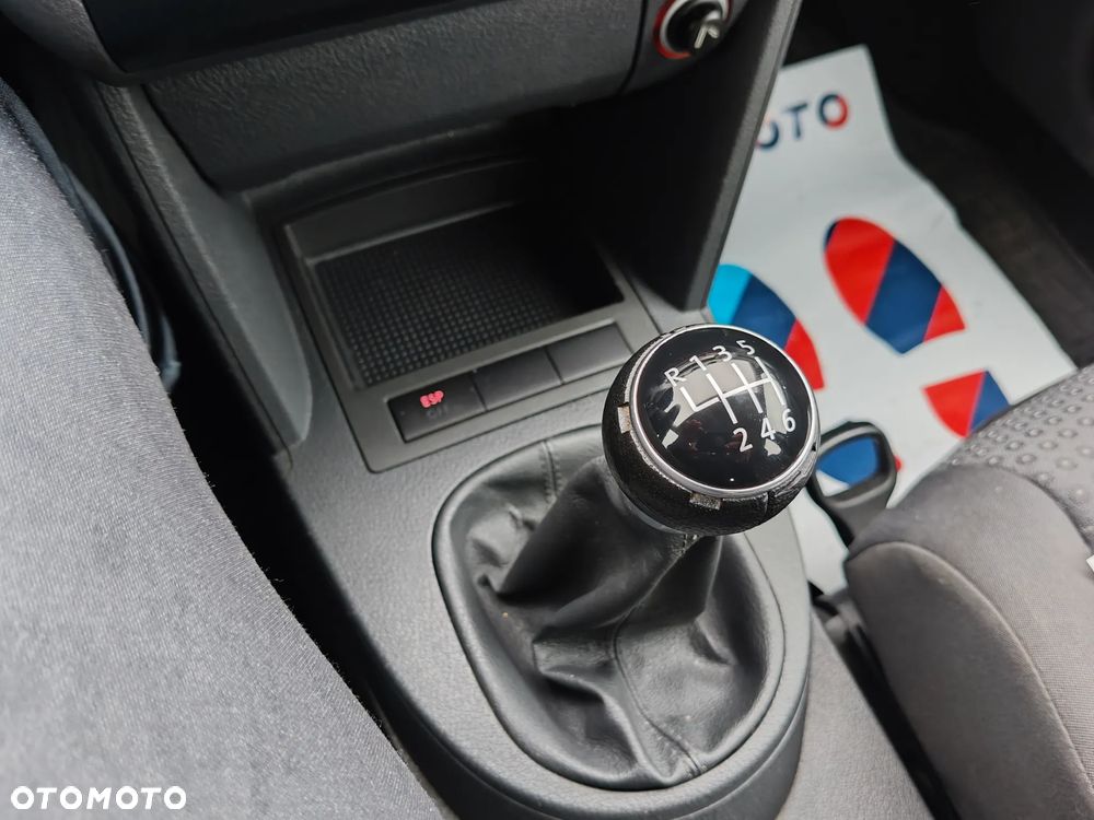 Volkswagen Touran 2.0 FSI Highline - 19