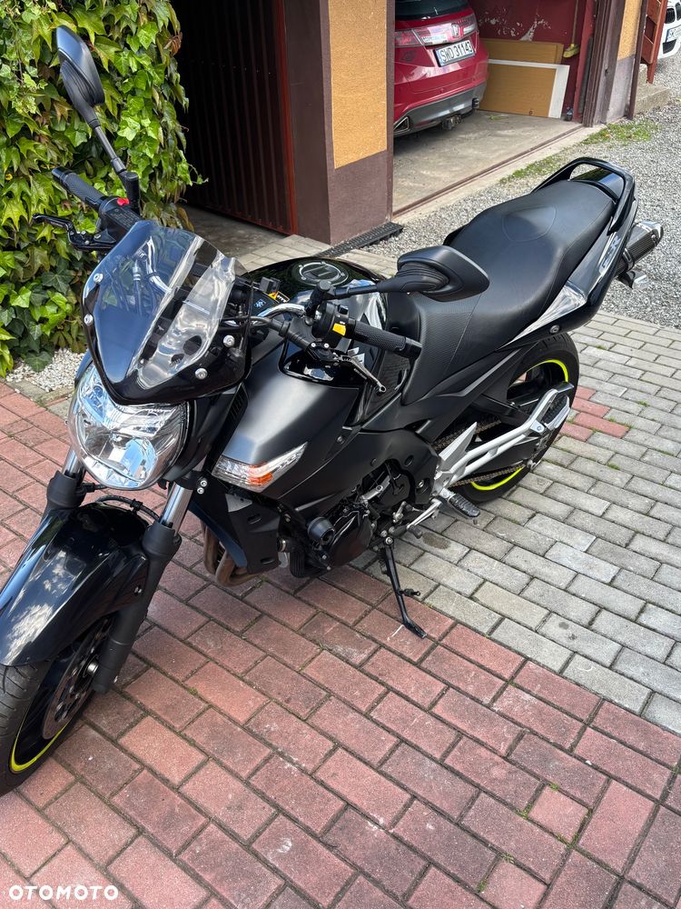 Suzuki GSR - 2