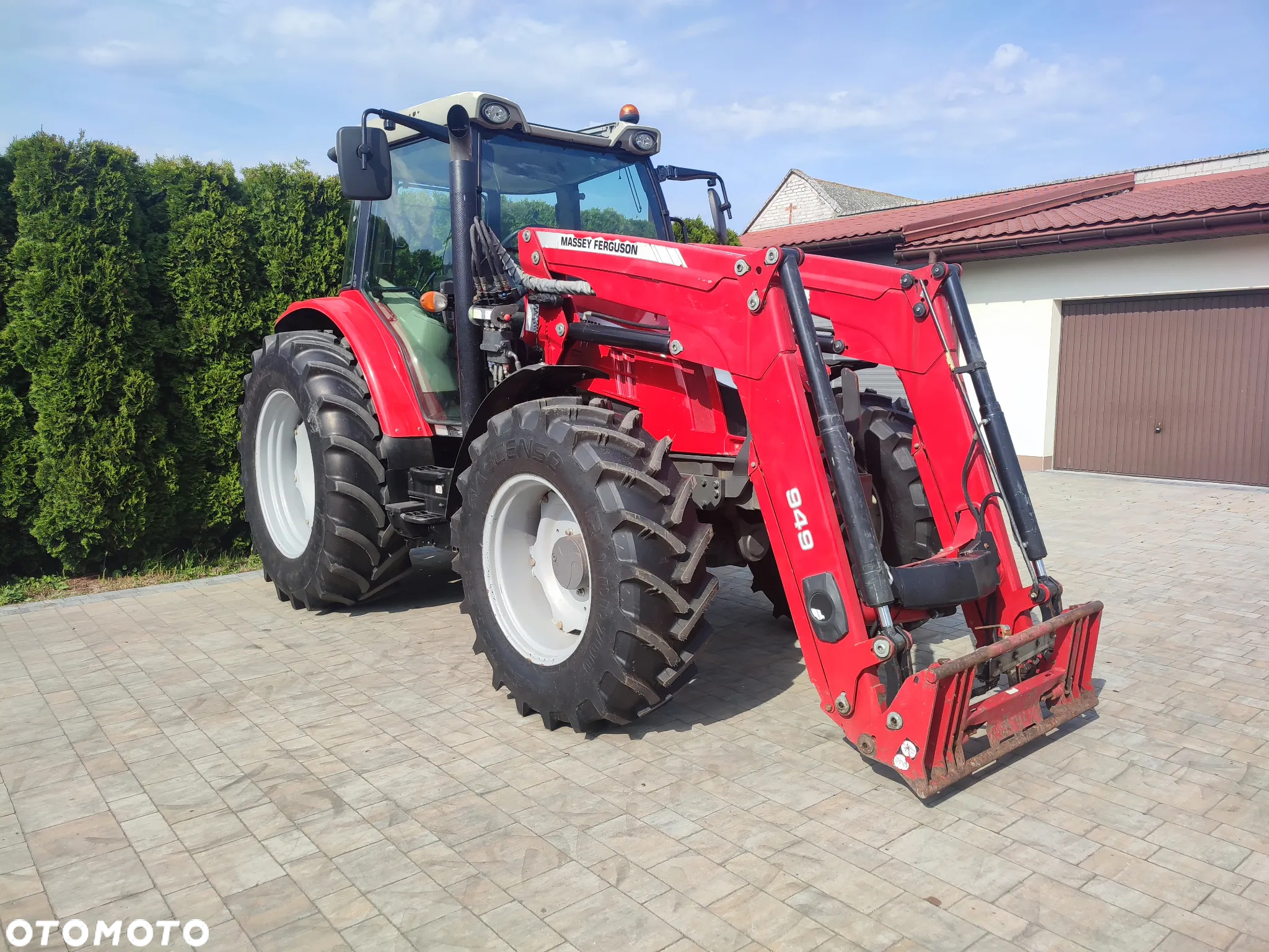 Massey Ferguson 5611 z ladowaczem - 3