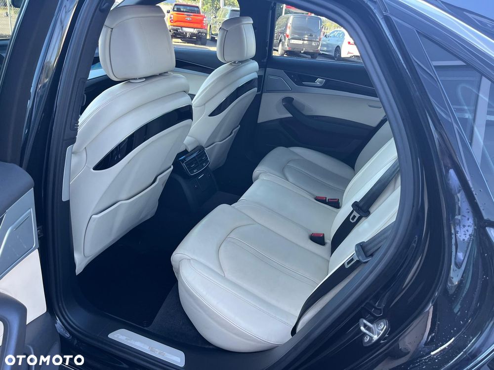 Audi A8 4.2 TDI DPF (clean diesel) quattro tiptronic - 16