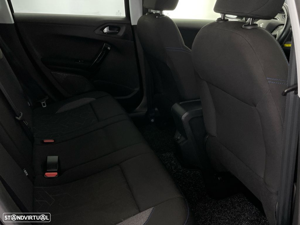 Peugeot 2008 1.2 PureTech Signature - 25