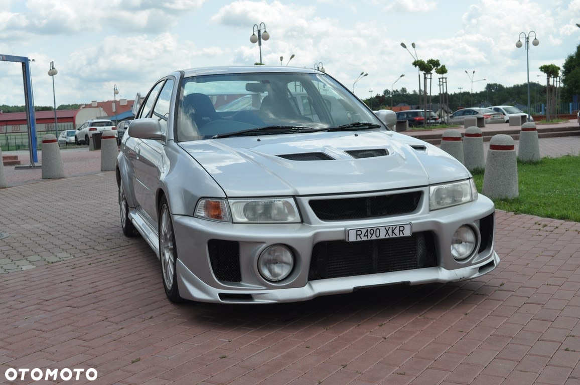 Mitsubishi Lancer Evolution IX - 12