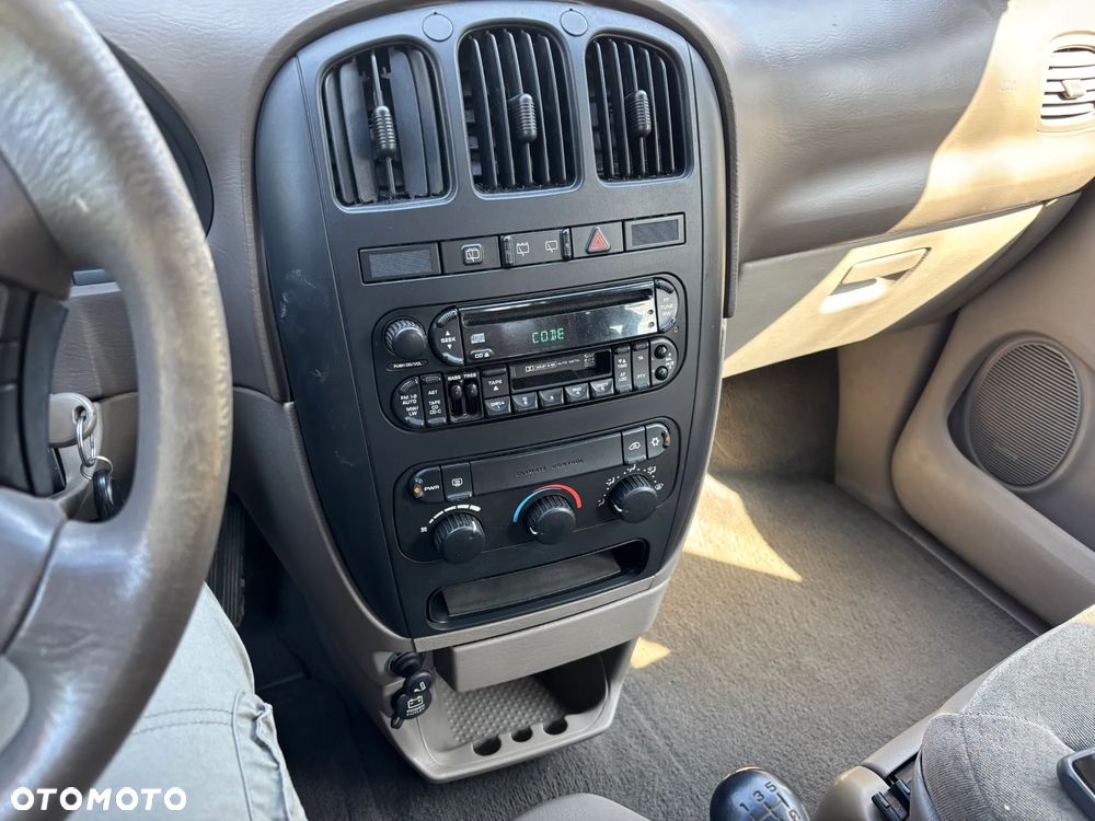 Chrysler Grand Voyager 2.8 CRD LX - 27