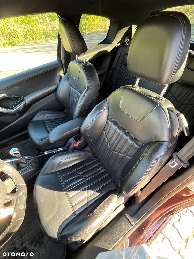 Peugeot 208 - 17