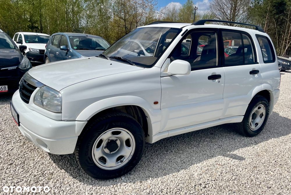 Suzuki Grand Vitara 2.0 Club - 11