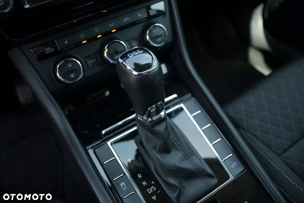 Skoda Superb 2.0 TDI DSG Ambition - 29