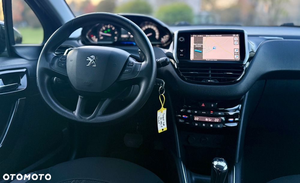 Peugeot 208 - 8