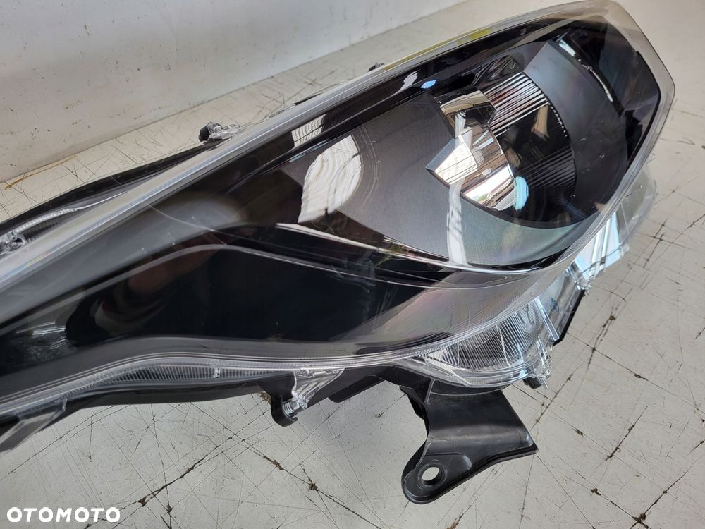 lampa przód przednia prawa toyota yaris iv 2020- - 5