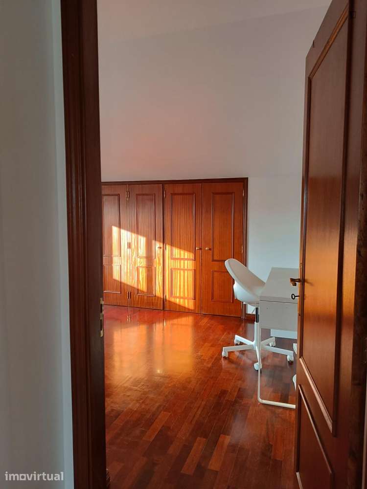 Quarto - localizado em Leiria - Grande imagem: 5/17