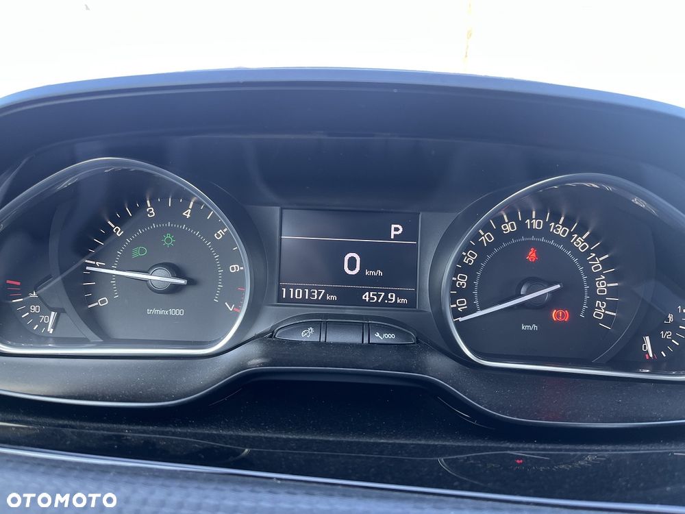 Peugeot 2008 1.2 Pure Tech Allure S&S EAT6 - 14