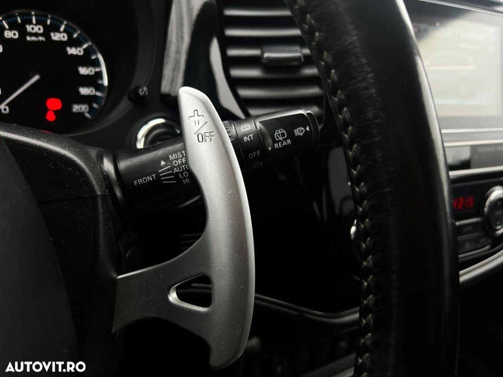 Mitsubishi Outlander - 19