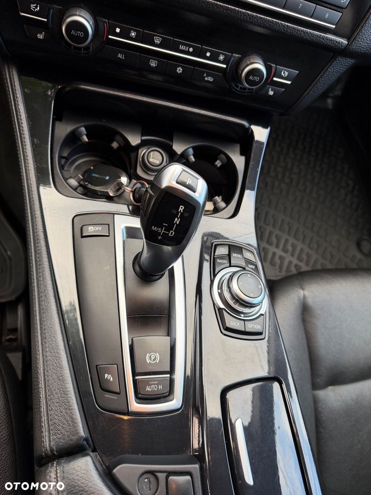 BMW Seria 5 525d - 12