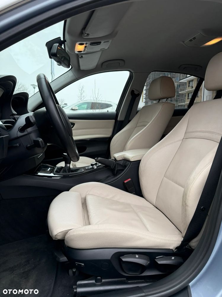 BMW Seria 3 320d Efficient Dynamics Edition - 25