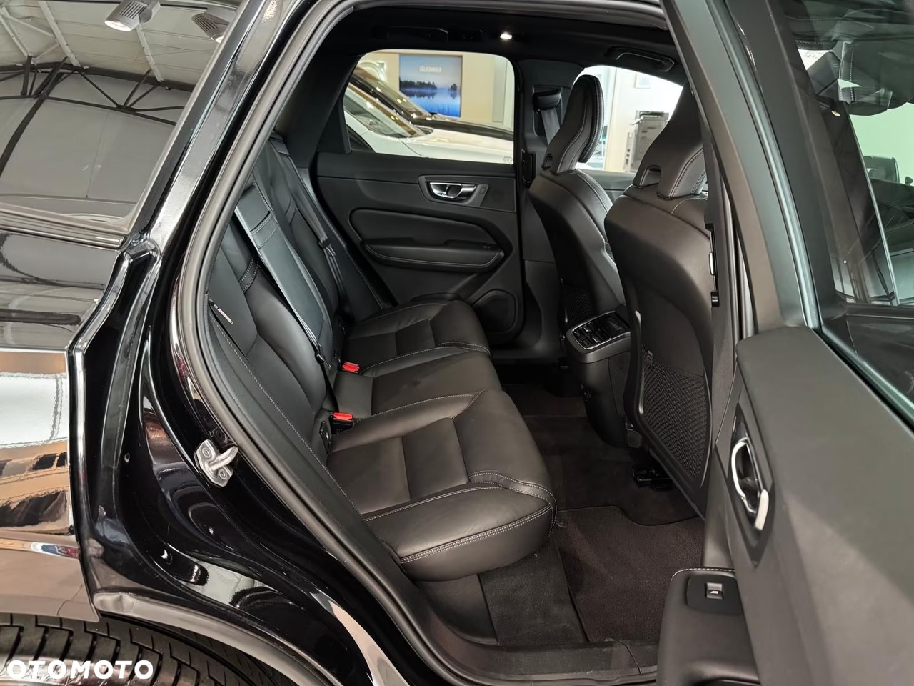 Volvo XC 60 B4 D AWD Plus Dark - 15