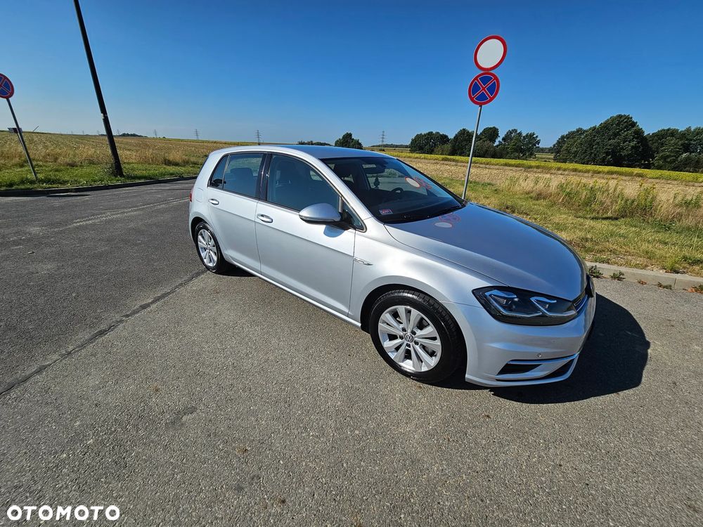 Volkswagen Golf - 1