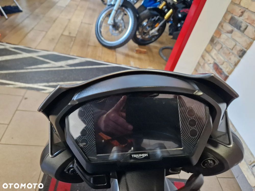 Triumph Street Triple - 11