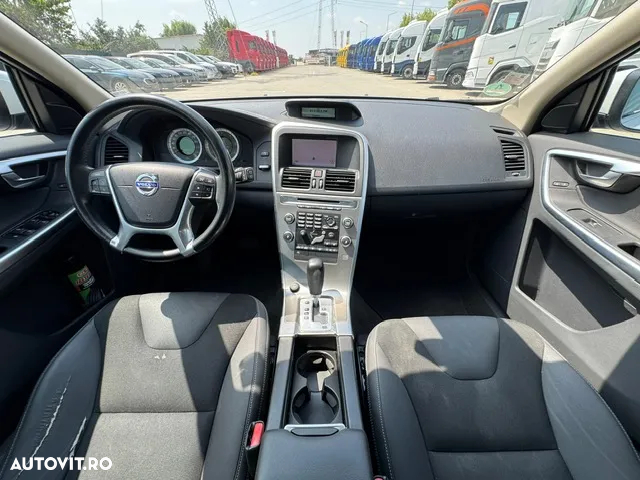 Volvo XC 60 D4 Momentum - 4