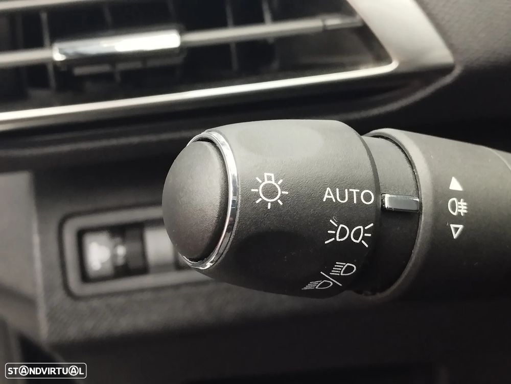 Peugeot 5008 1.2 PureTech Allure EAT8 - 25