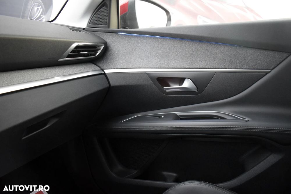 Peugeot 3008 PureTech 130 Stop & Start GPF EAT8 Allure - 17