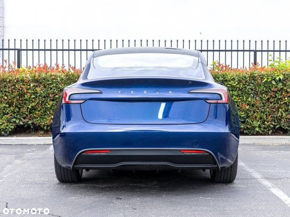 Tesla Model 3 - 10
