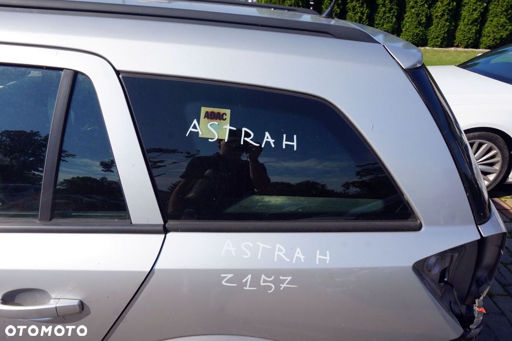 SZYBA KAROSERYJNA TYLNA LEWA BOCZNA ASTRA III H KOMBI  OPEL 2004-2006 - 2