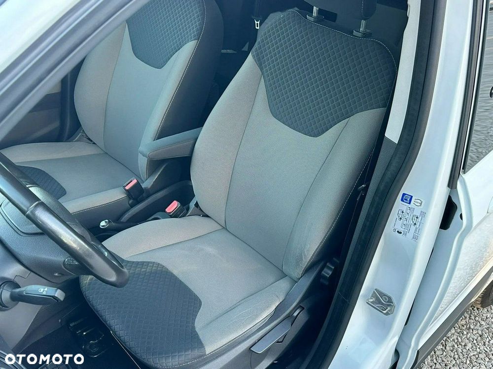 Ford Transit Courier - 10