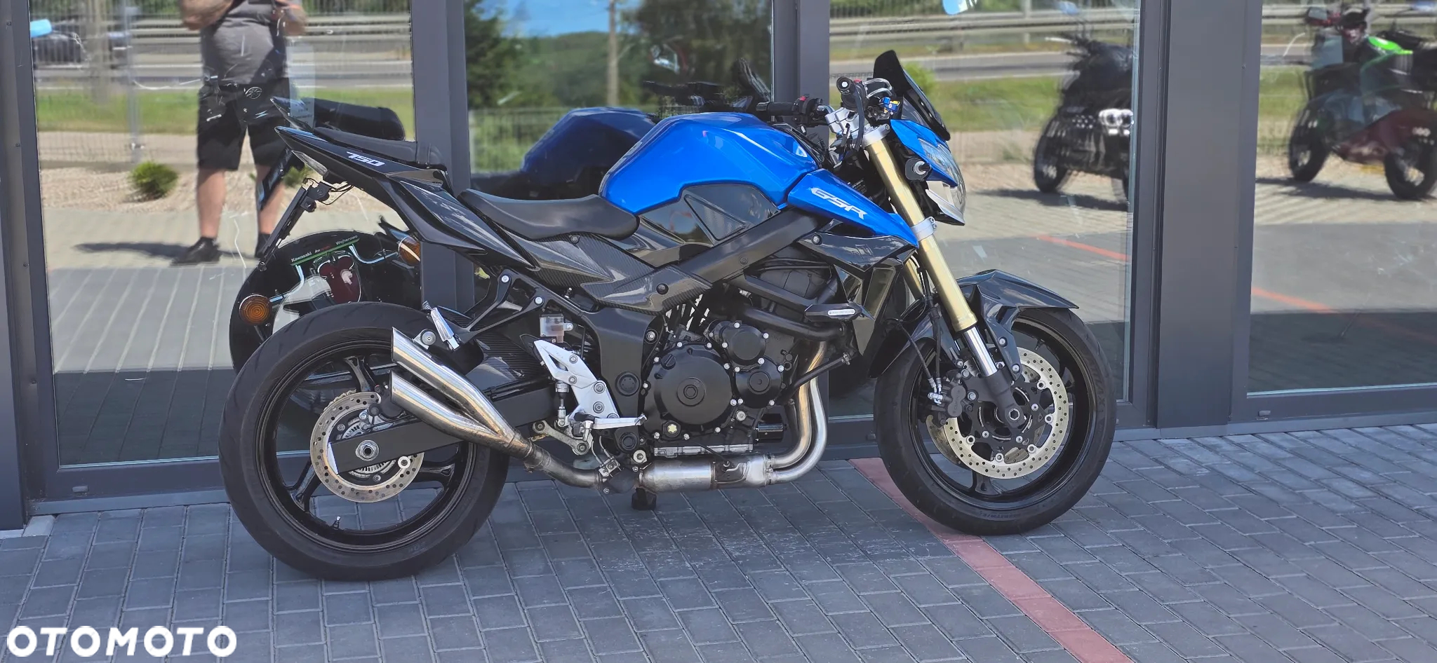 Suzuki GSR - 4