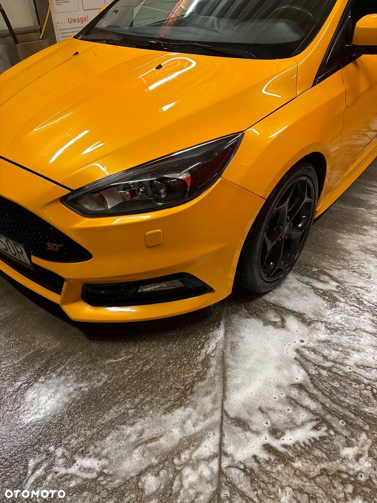 Ford Focus 2.0 EcoBoost ST - 11