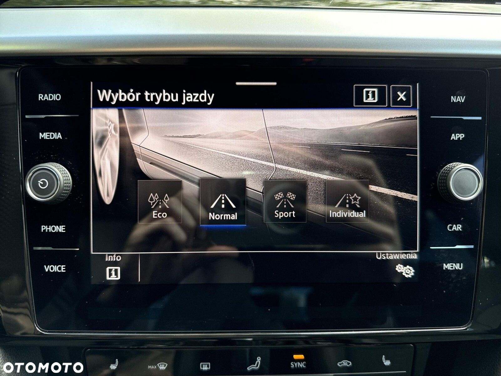 Volkswagen Arteon 2.0 TSI R-Line DSG - 25